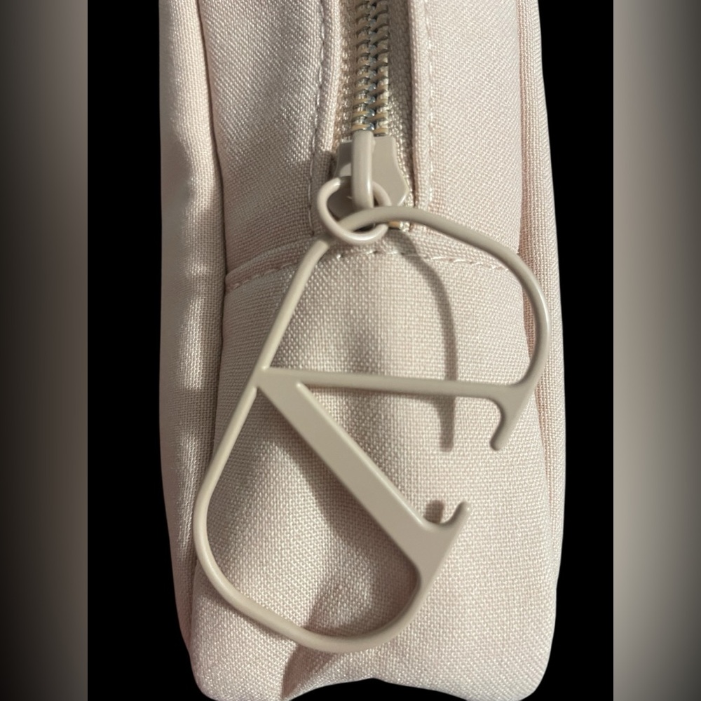 NEW Valentino VIP Light Beige/Blush Clutch/ Pouch 9” x 6.5” x 3” - Picture 2 of 7